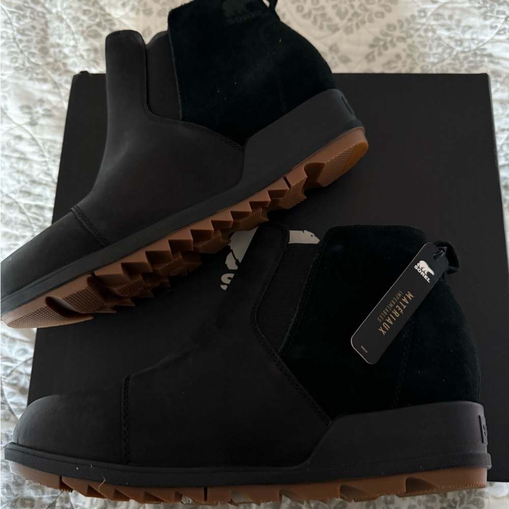 NWT black waterproof Sorel ankle boots sz10